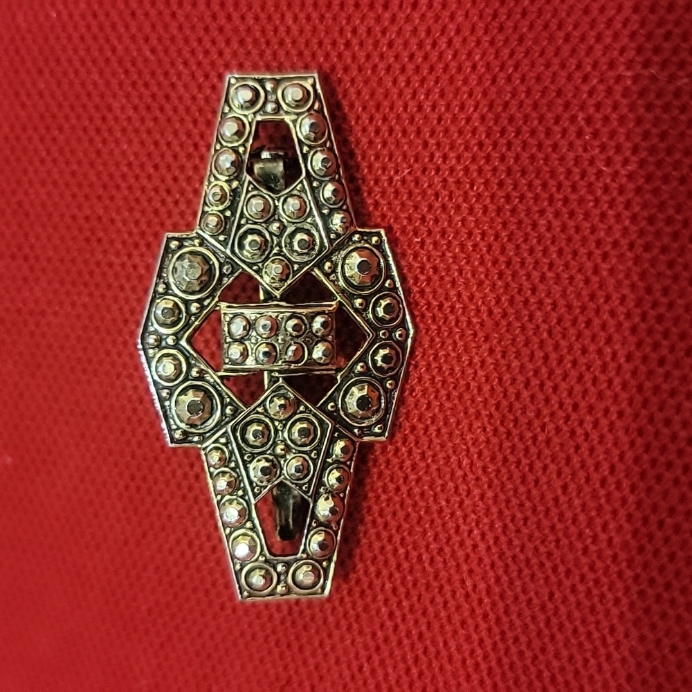 Gold Tone Brooch